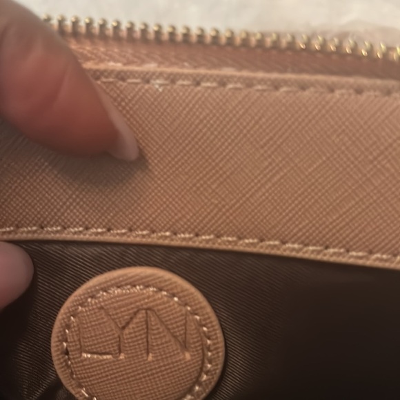 😊Small lyn purse - Picture 4 of 4